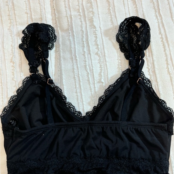 Black, laced bralette - Picture 2 of 3
